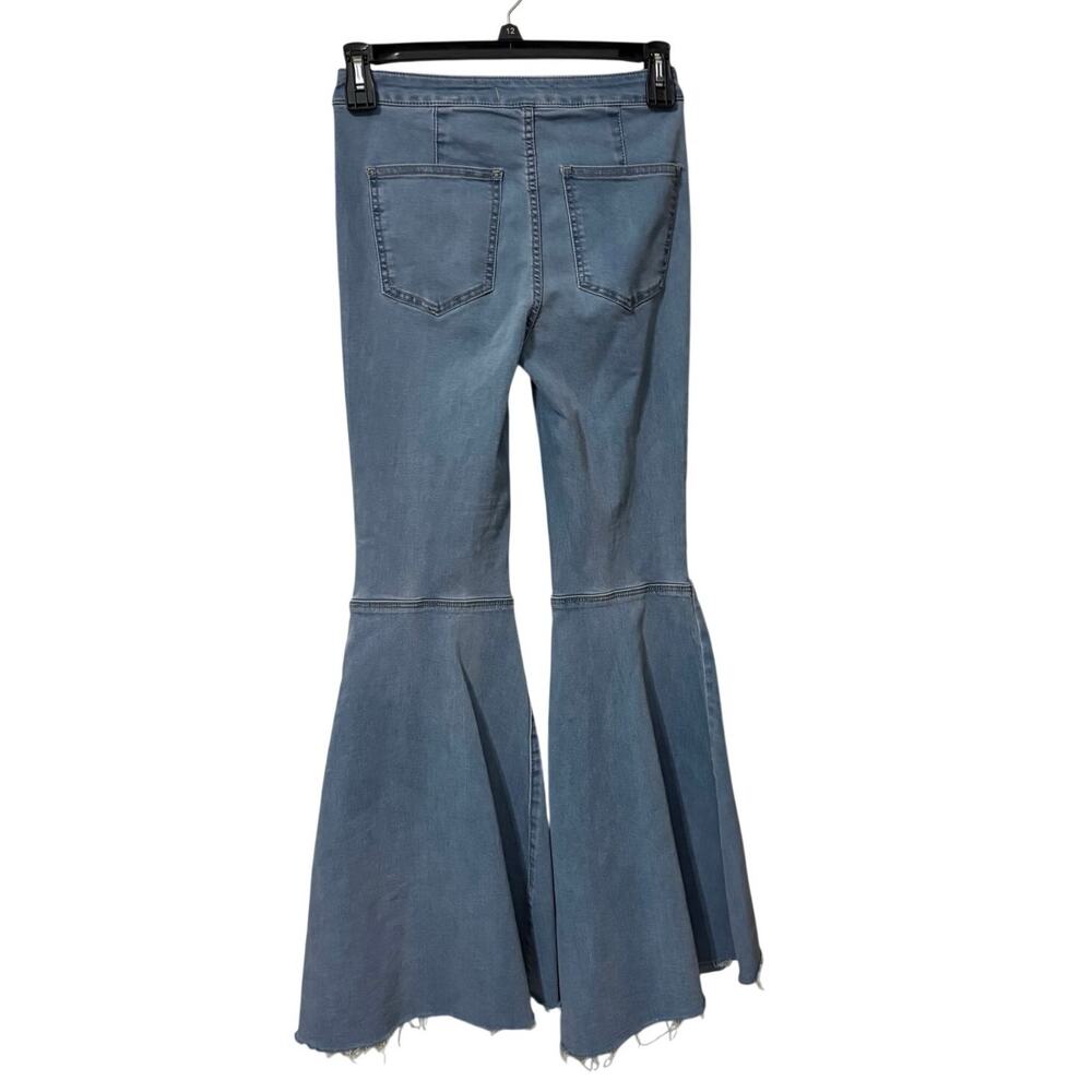 We The Free FP Blue Denim High Rise Float On Flare Jeans Size 27 - Picture 5 of 7